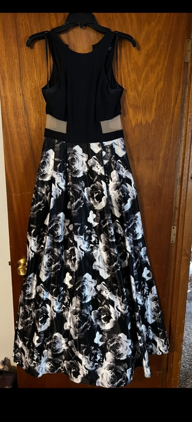 Blondie Nites Brand Homecoming/Formal Dress Long Size 5 Black