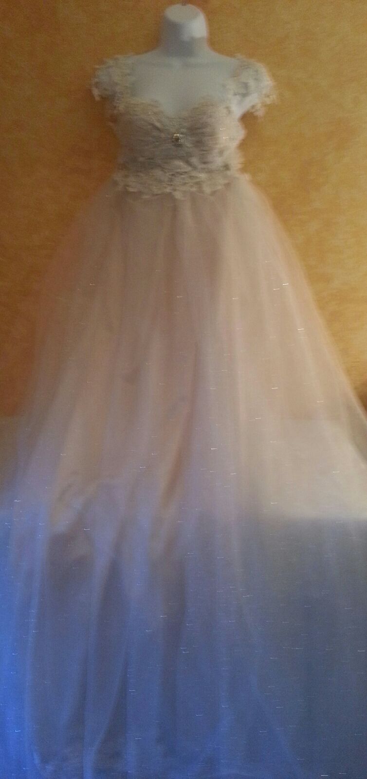 116 PC WHOLESALE LOT OF NEW WEDDING GOWNS & ACCESSORIES MANY STYLES & SIZES
