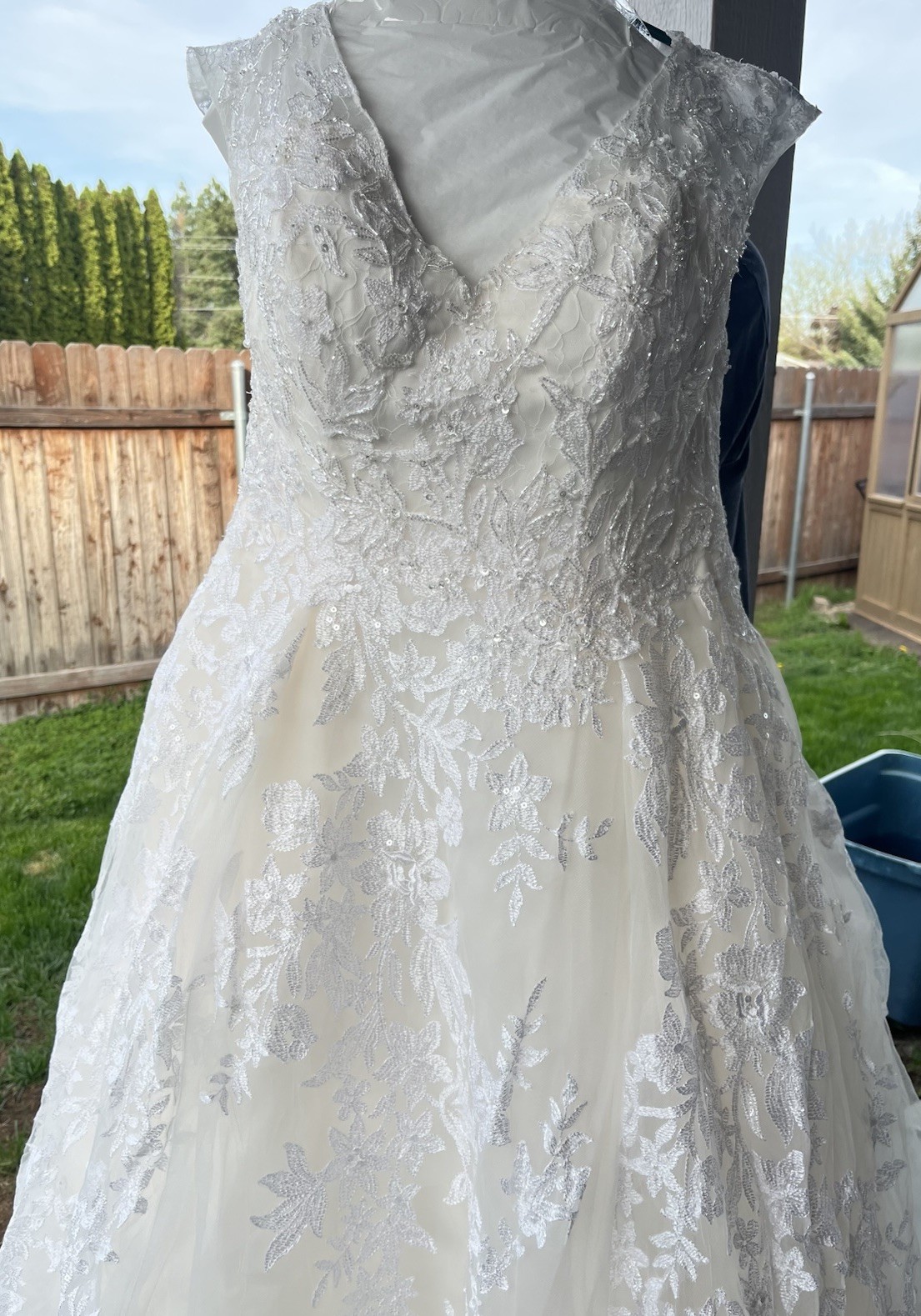 Oleg Cassini Wedding Dress Ivory Cream Gorgeous size 16 Only Worn Once 8CWG748
