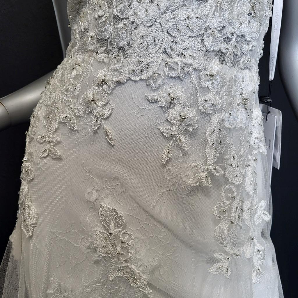 NWT~$1699~JOVANI~2/4~IVORY EMBELLISHED LACE FIT & FLARE WEDDING DRESS GOWN