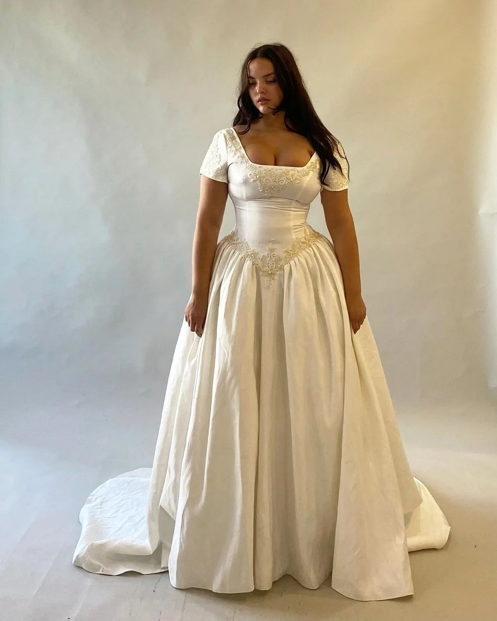 Vintage Wedding Dresses Square Neck Short Sleeves Satin A Line Bridal Gowns