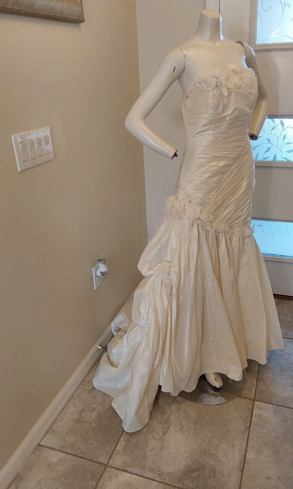 COSMOBELLA MILANO IVORY STRAPLESS WEDDING GOWN SIZE 10