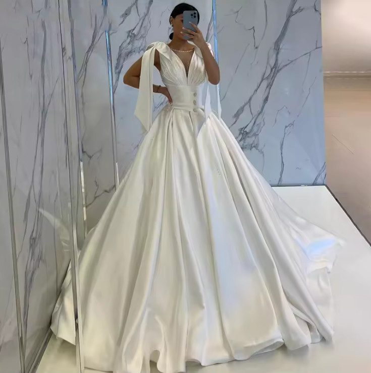 Fashion Bow Shoulder Wedding Gowns Sexy O-Neck Pleats Formal Bridal Dresses