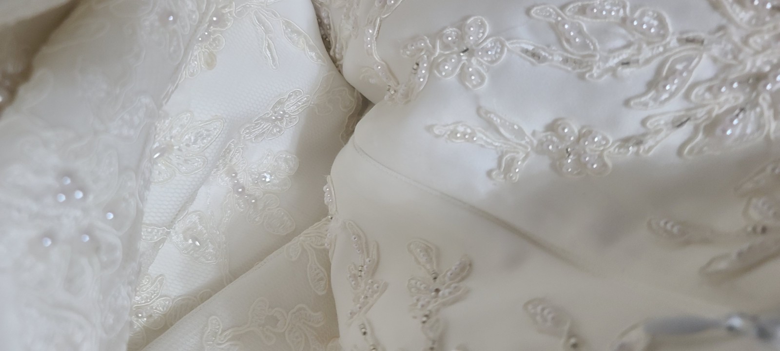 PC Mary’s wedding gown beautiful sweetheart neckline strapless