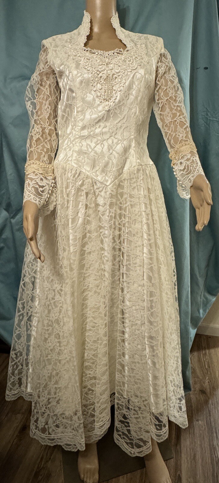Bridal Originals Lace Tea Length Hankerchief Hem Covered Buttons on LS Size 7/8
