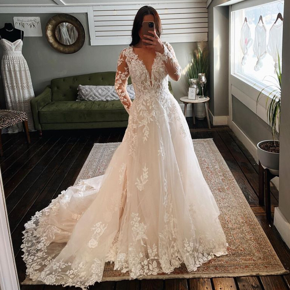 Princess Long Sleeves Wedding Dresses Deep V Neck Lace Appliques Bridal Gowns