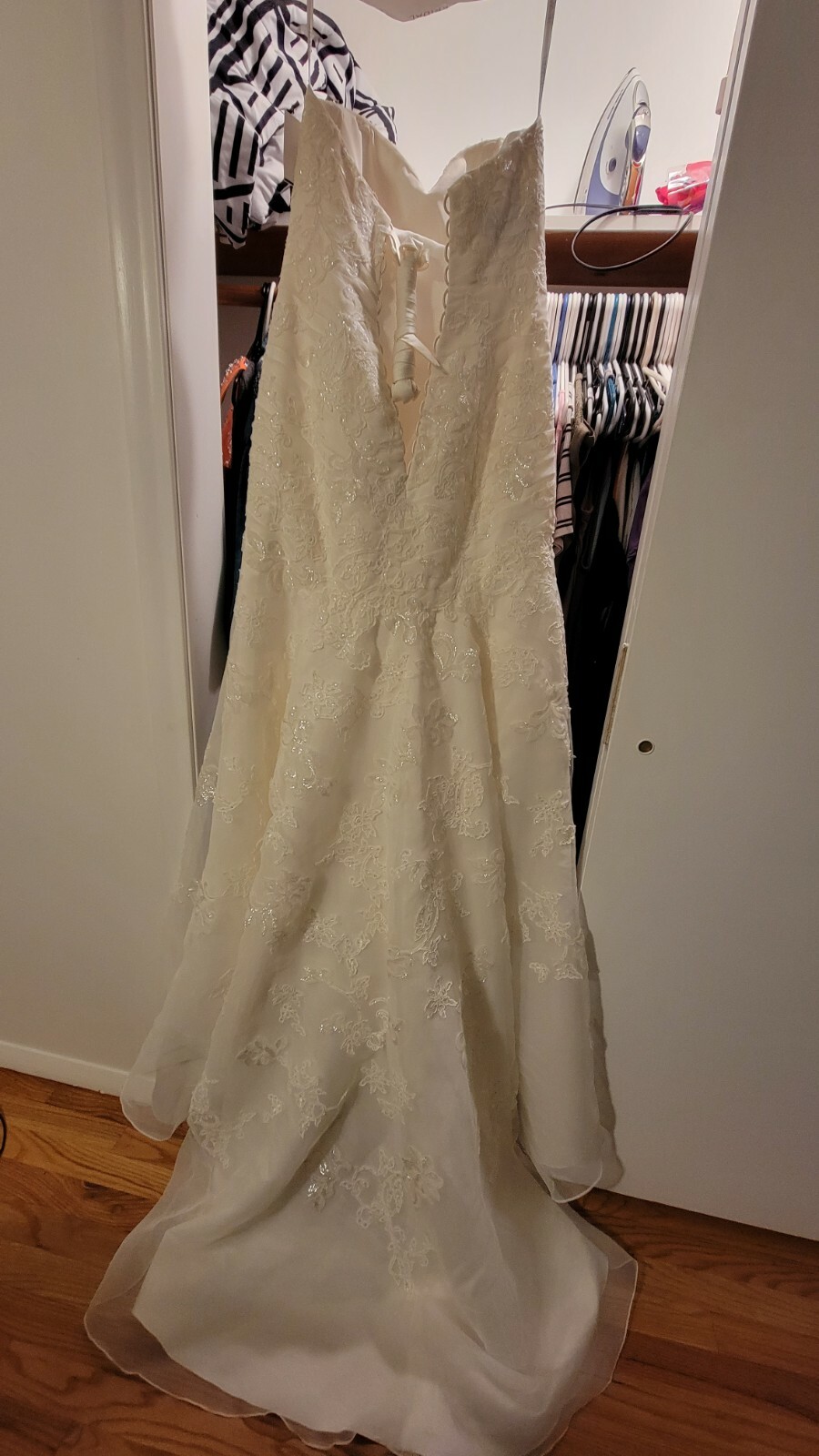 Brand New With Tags Women’s wedding gown Size 8 Never worn. Mermaid style.