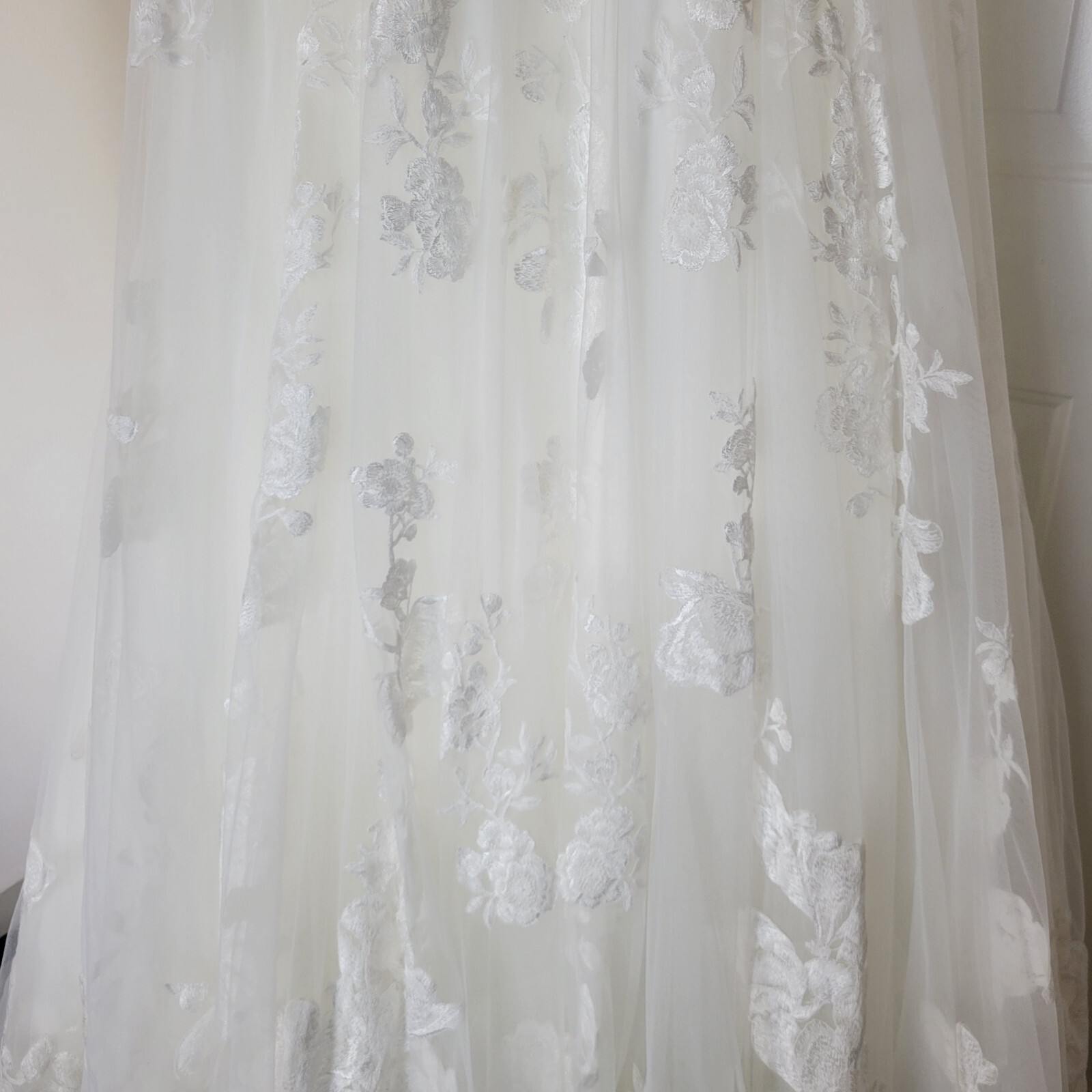 NWT Essense Of Australia Ivory Porcelain Gorgeous Stunning Wedding Gown, Sz 24