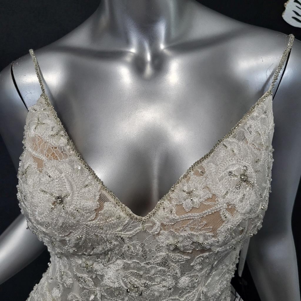 NWT~$1699~JOVANI~2/4~IVORY EMBELLISHED LACE FIT & FLARE WEDDING DRESS GOWN