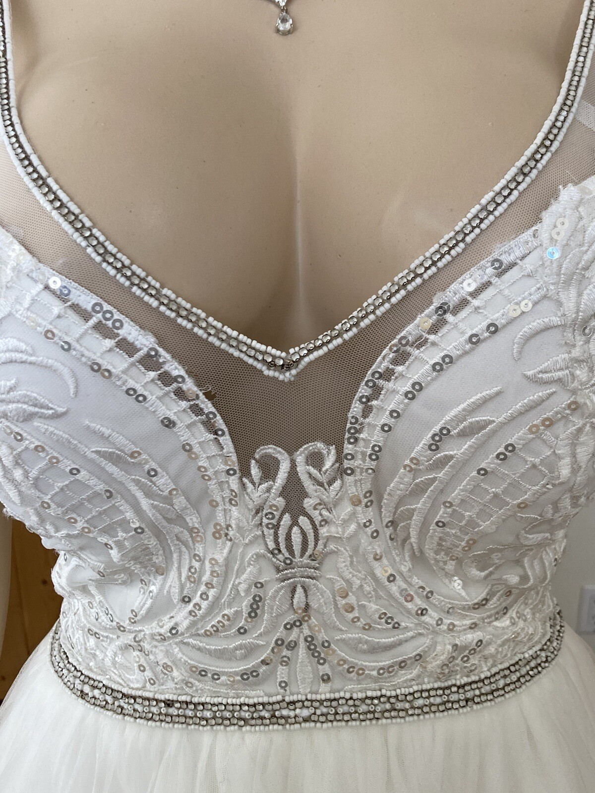 Pre-Loved ASHLEY & JUSTIN Bridal Gown Wedding Dress Size 12 White