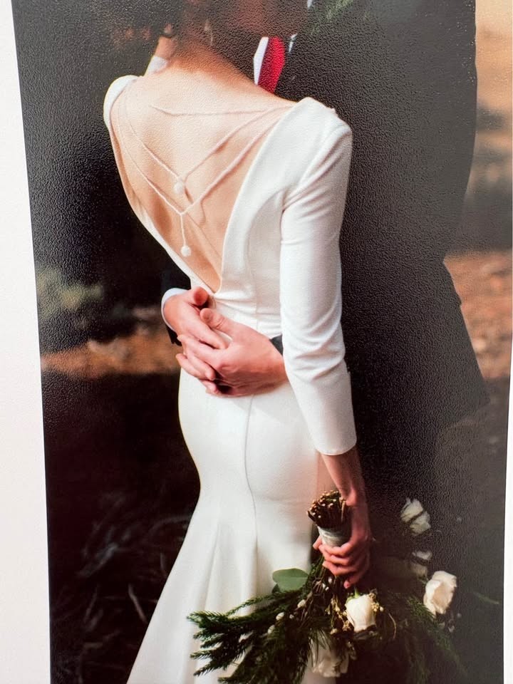 Beautiful 3/4 sleeve length wedding dress – MINT!