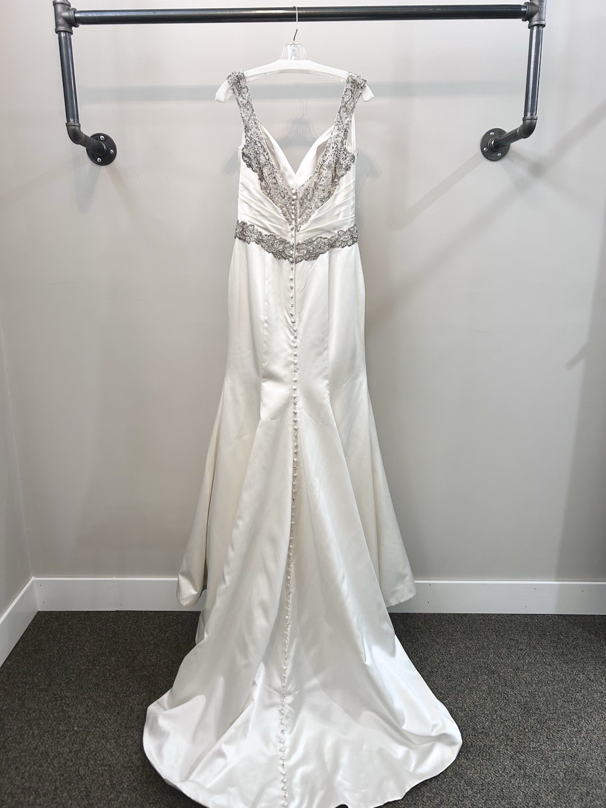 Store sample Ivory Satin V-Neck Mermaid/Trumpet Wedding Dress Beaded size 10