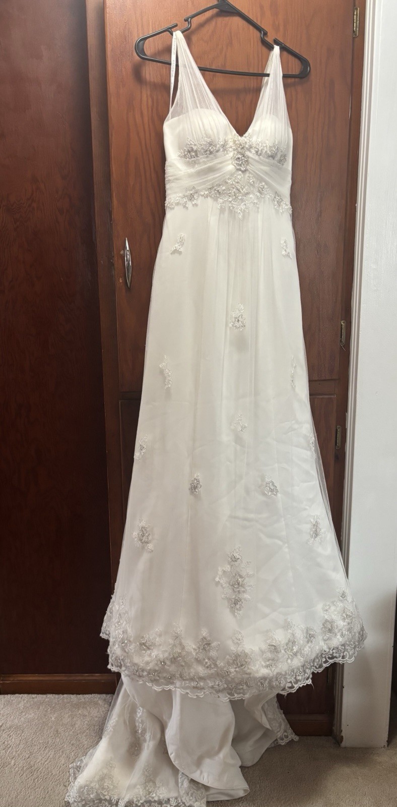 Essense of Australia Size 12 White Bridal Gown V-neck Embellished Bodice Wedding