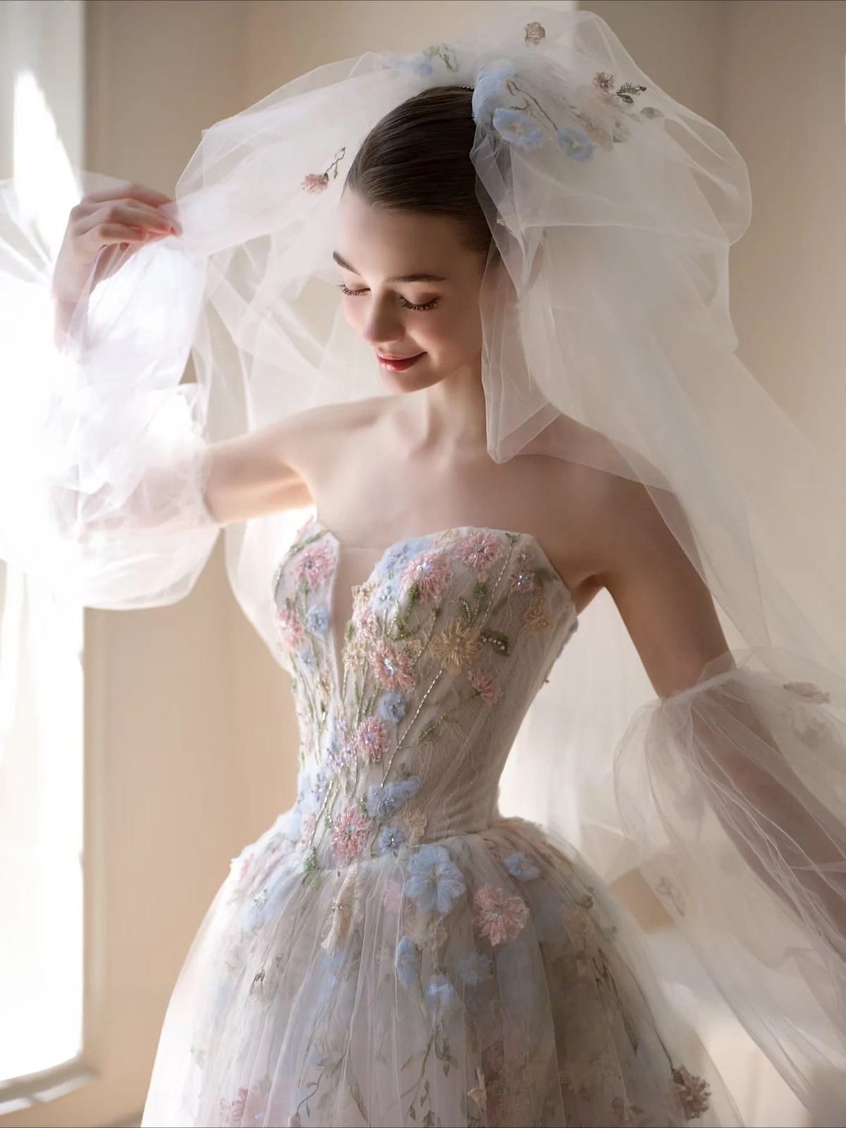 Customize Elegant Tulle Floral Embroidery Wedding Dress V-Neck Detachable Sleeve