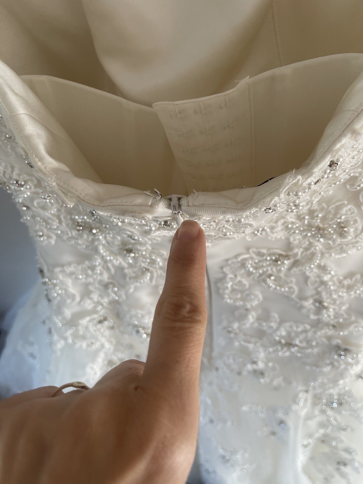 La Soie Bridal Wedding Gown White Tulle Ball Gown Strapless Crystals Beaded US 6