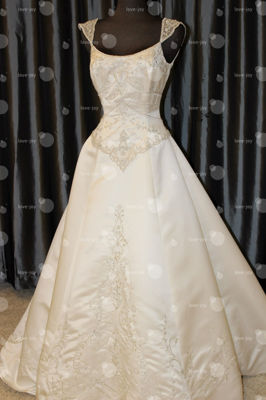 Stain Wedding Dresses Scoop Neck Lace Applique Sleeveless Victorian Bridal Gowns
