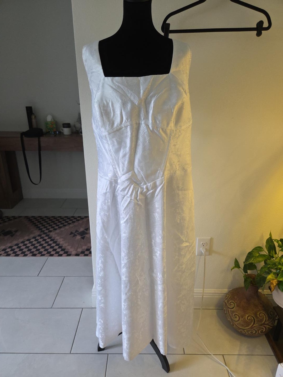 White Sleeveless Square Neck Lace Jacquard A-Line Full-Length Wedding Dress 20