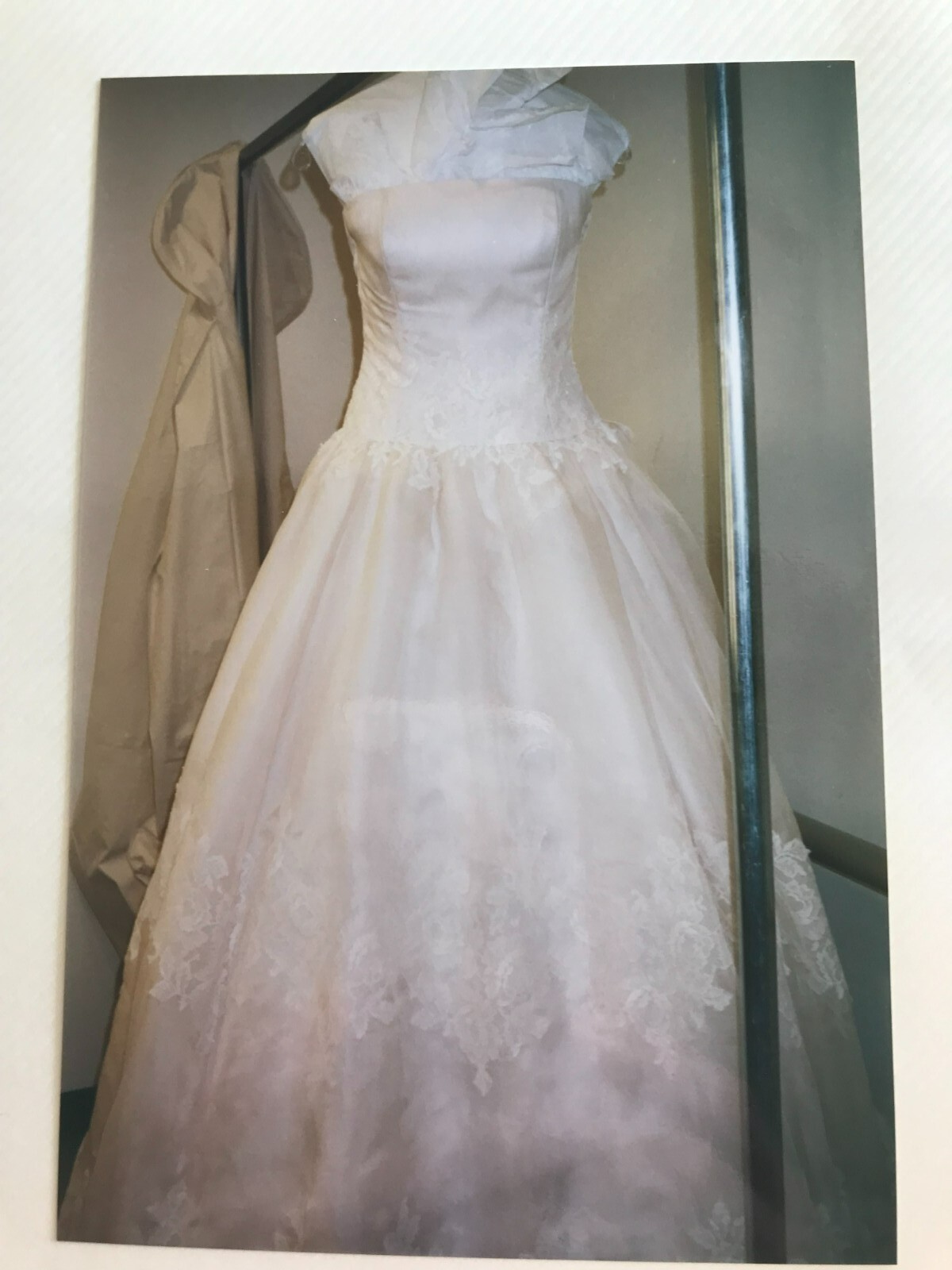 Wedding Dress Amsale Size 4 pre-owned