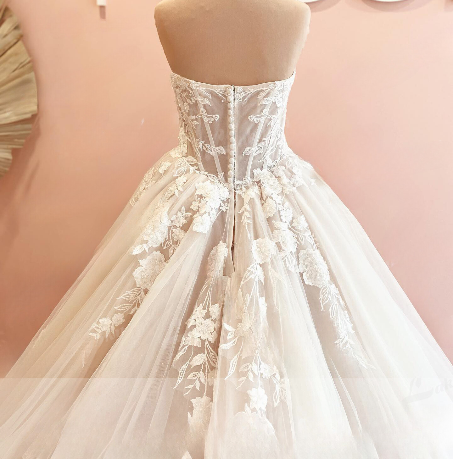 A Line Court Train Wedding Dresses Strapless Lace Appliques Lace Bridal Gowns