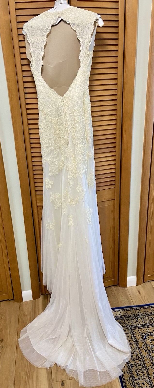 Ivory Lace Sheath Wedding Dress Sweetheart Neckline Sleeveless Full-Length Train