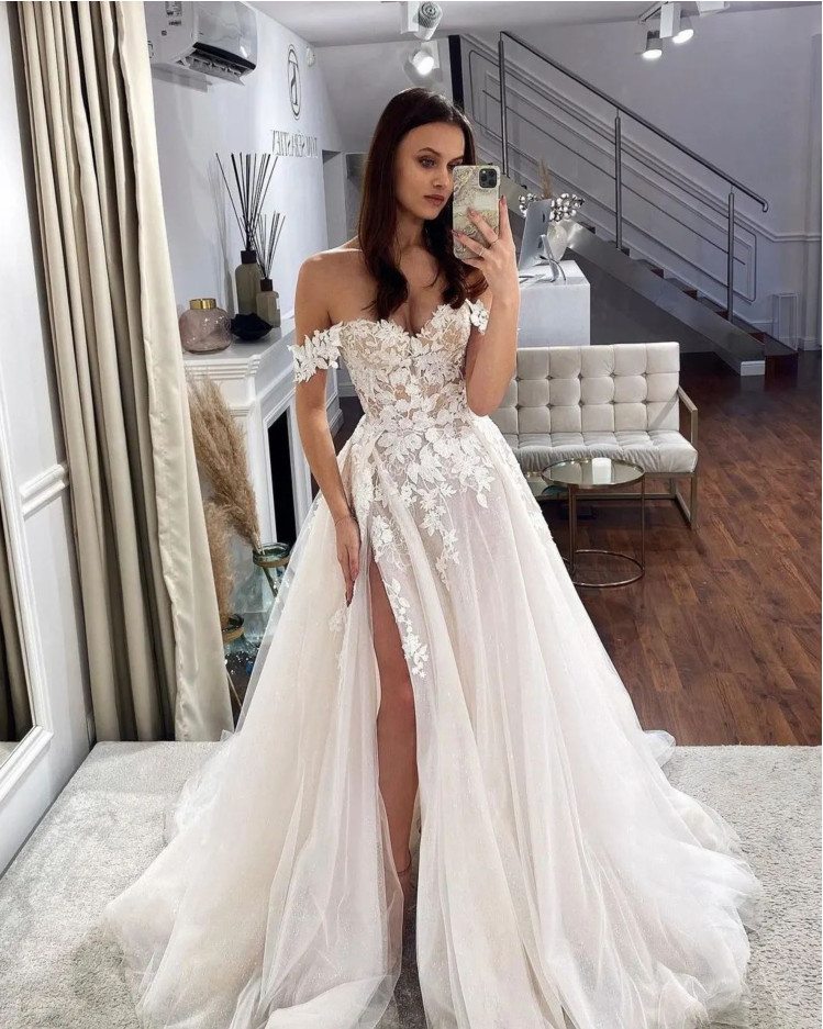 Beach Wedding Dresses With Split Off the Shoulder Lace Appliques Bridal Gowns