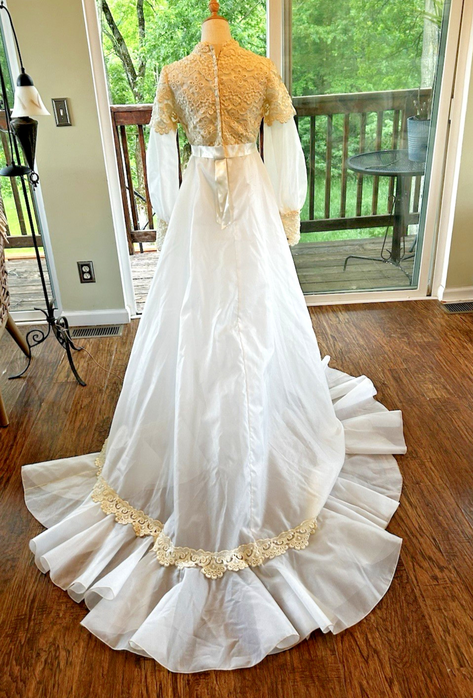 Beautiful Vintage Wedding Dress With Veil, train, lace, back buttons and zipper