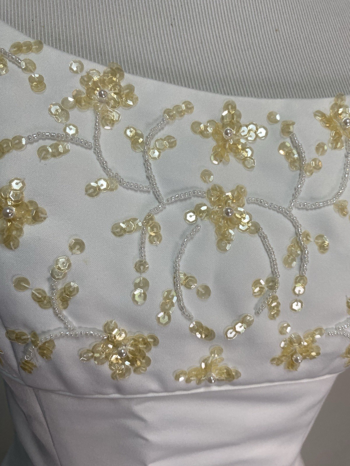Oleg Cassini Wedding Dress Size 2 Womans White Beaded Sleeveless Ballgown Tulle