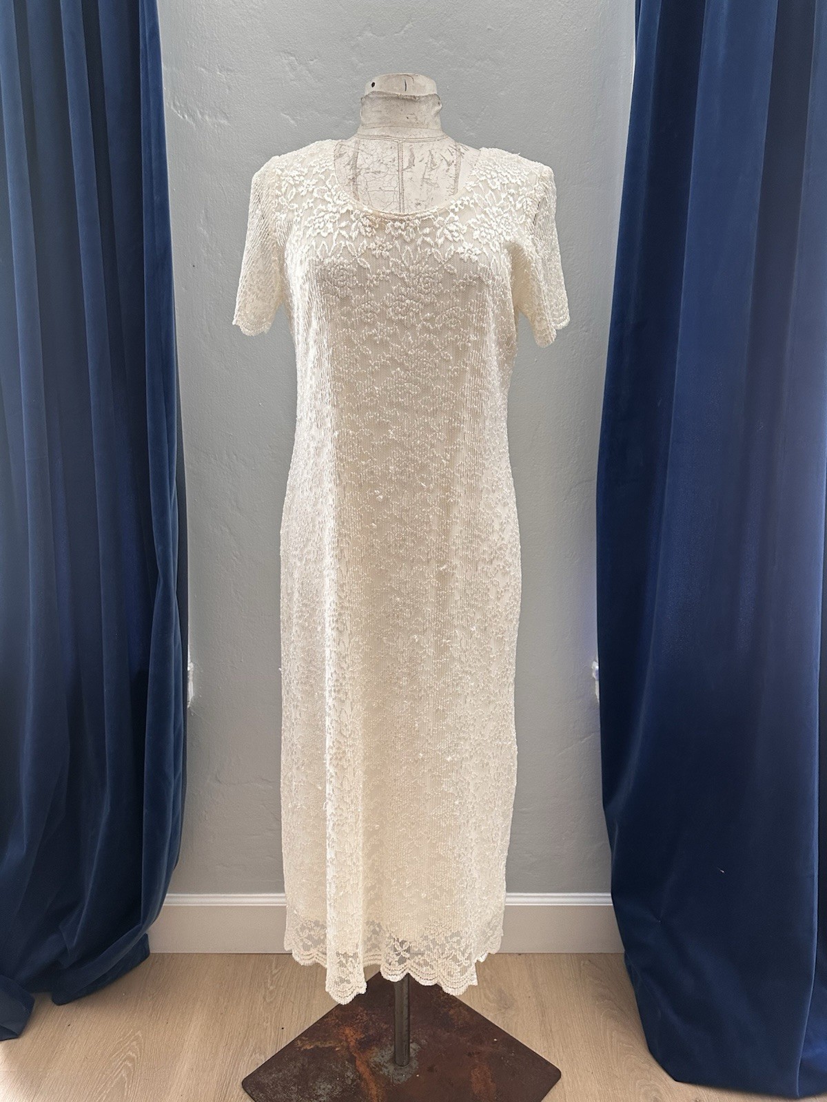 Ivory Lace Scoop Neck Short Sleeve Full-Length Column Sheath Wedding Dress L