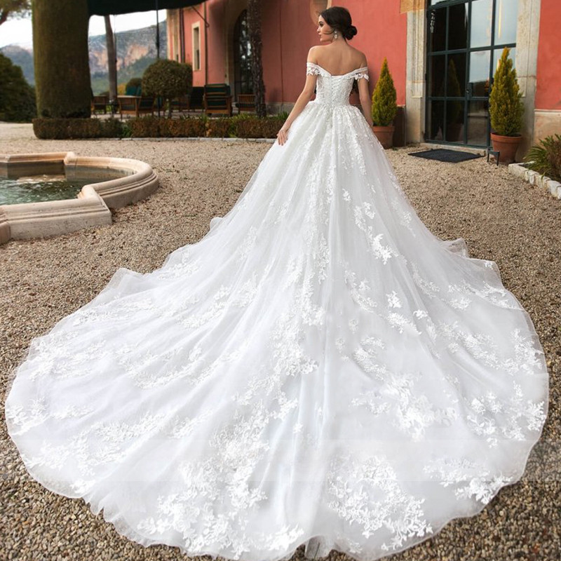 Luxury Ball Princess Wedding Dresses Sweetheart Lace Applique Beaded Bride Gowns