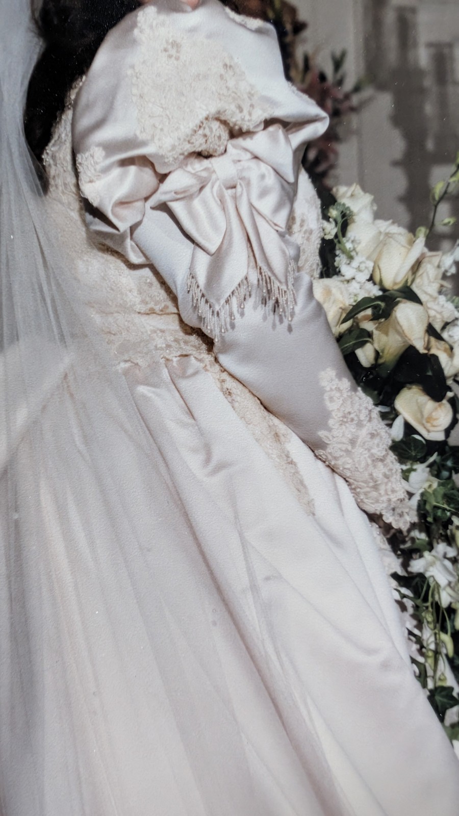 Wedding Dress:Use For Material- Satin, Handmade Lace Appliques, Antique Crystal