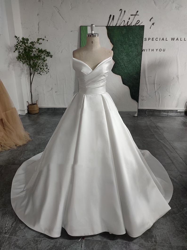 Sleeveless Wedding Dresses White Ivory Satin Lace up Simple Bridal Gowns