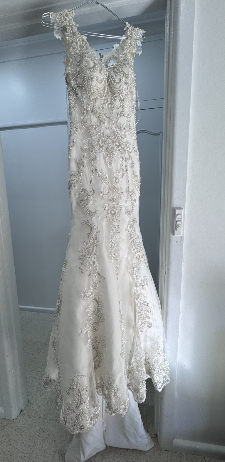 Women’s Size 6 US 0 Wedding Dress Custom Made With hoop skirt & Veil