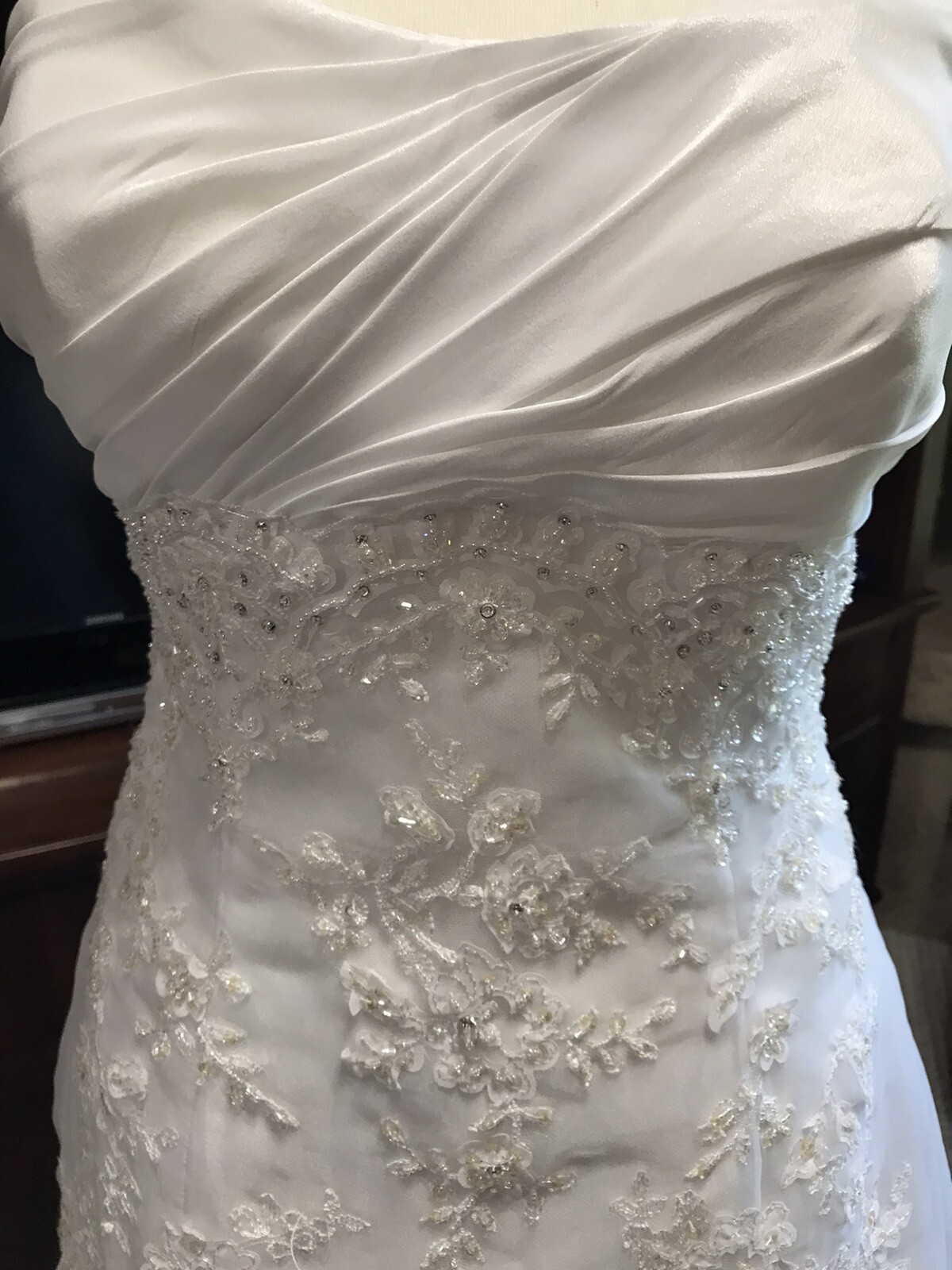 Casablanca White Bridal Gown and Veil Size 8 NWT