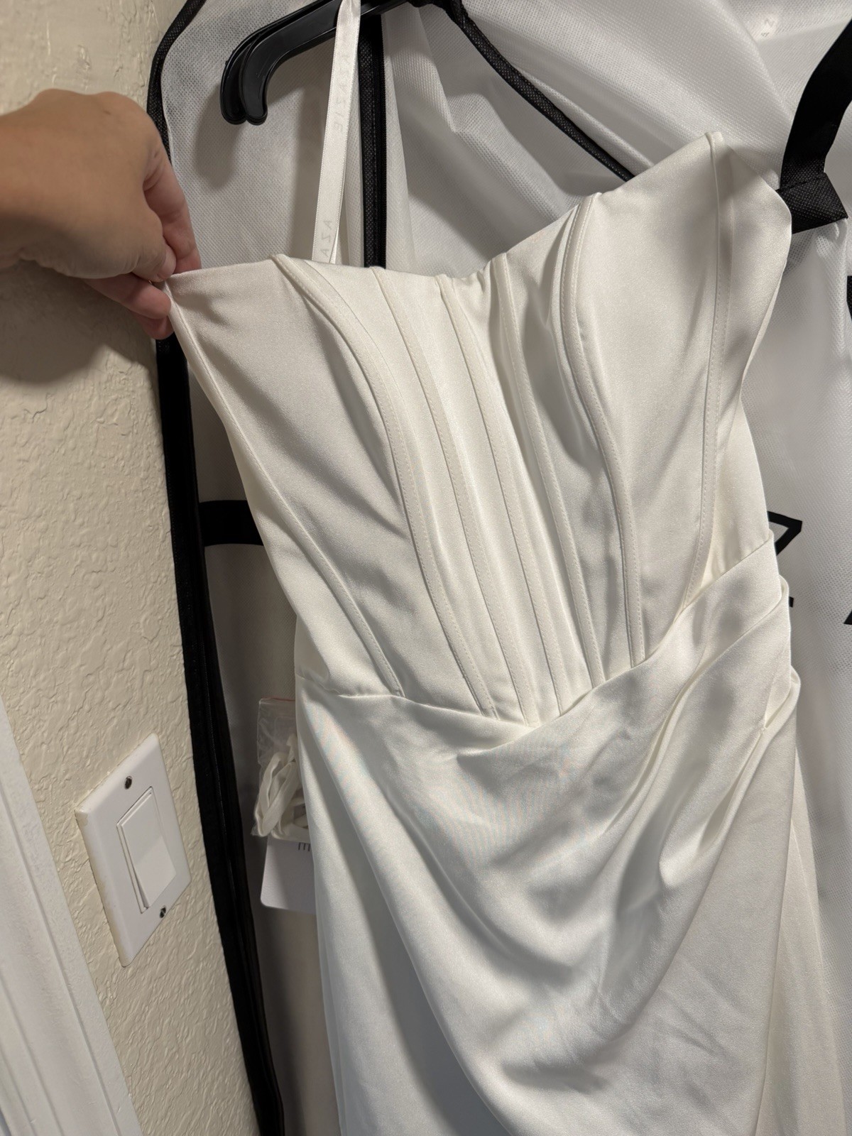 Azazie Cherity Wedding Dress White Size 4 Unaltered Never Worn