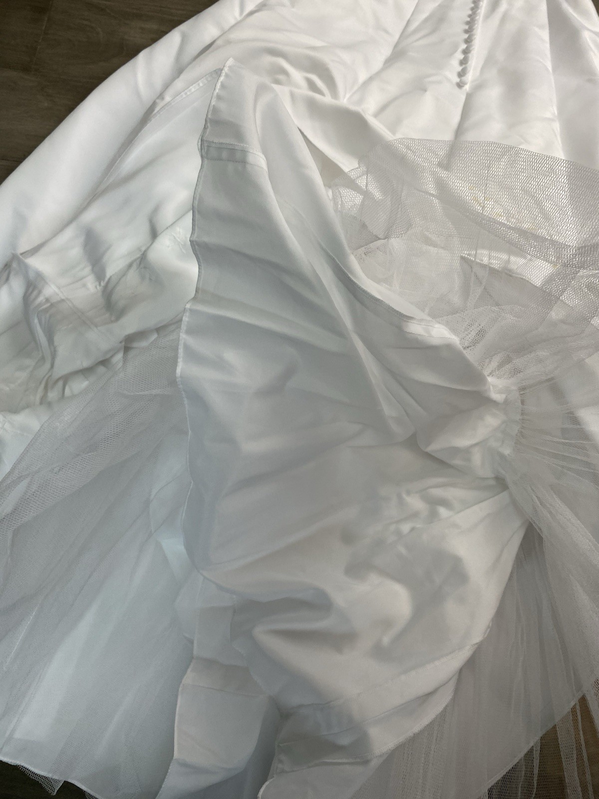 Oleg Cassini Wedding Dress Size 2 Womans White Beaded Sleeveless Ballgown Tulle