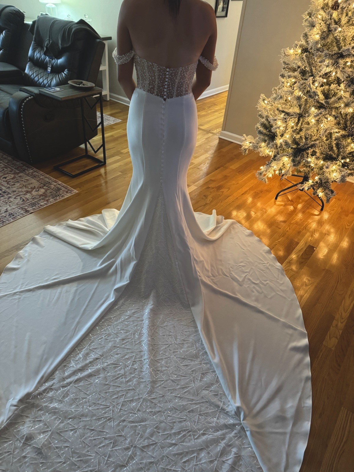 Aisle & Veil White Off-Shoulder Mermaid Dress 8 Beaded Train Zipper
