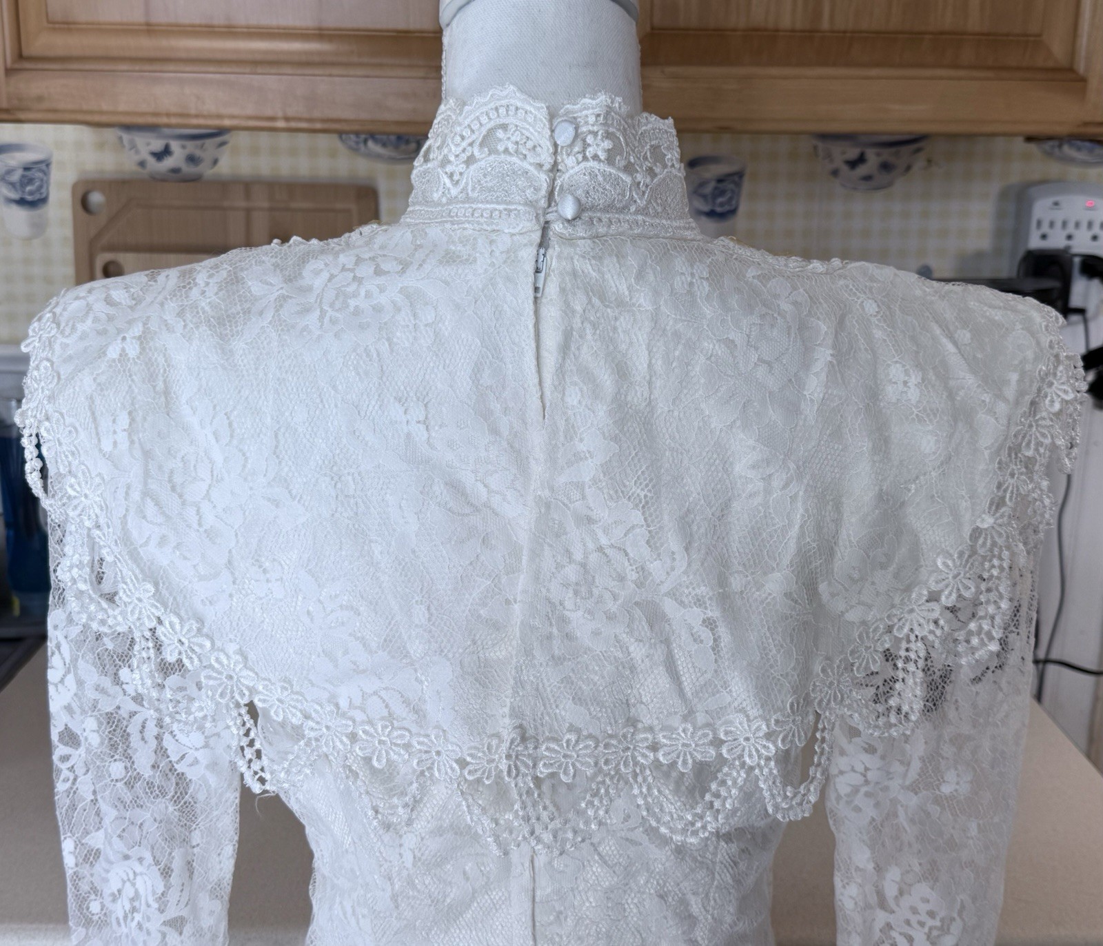 Vtg 1980s Jessica McClintock wedding dress Sz 12 high-neck lace bodice beading
