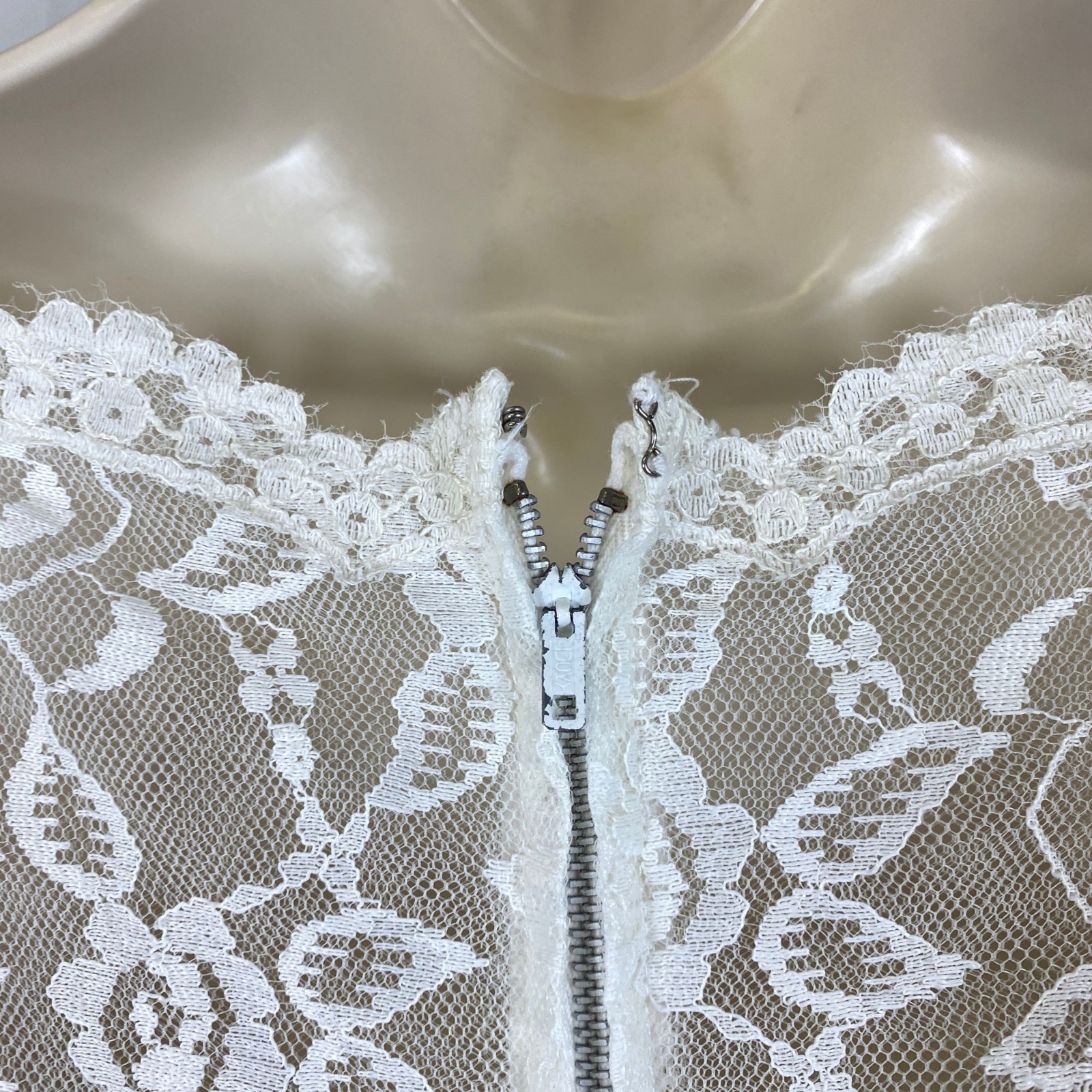 Vintage 1960’s Ivory Lace Wedding Ball Gown XS 23” Waist Full Skirt Tulle