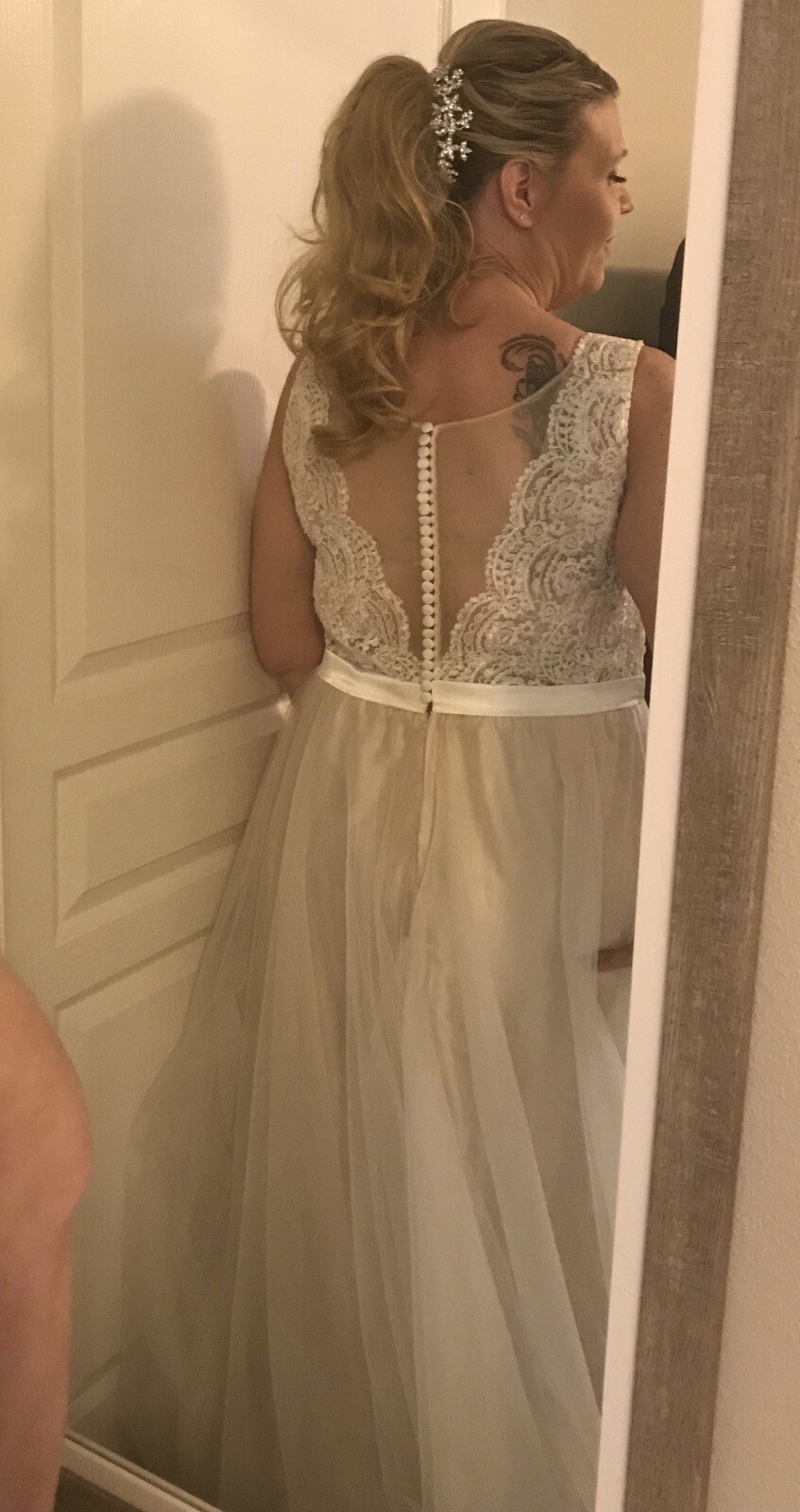 Brides wedding dress size 10/12 Lg. Perfect For A Beach Wedding. Off White