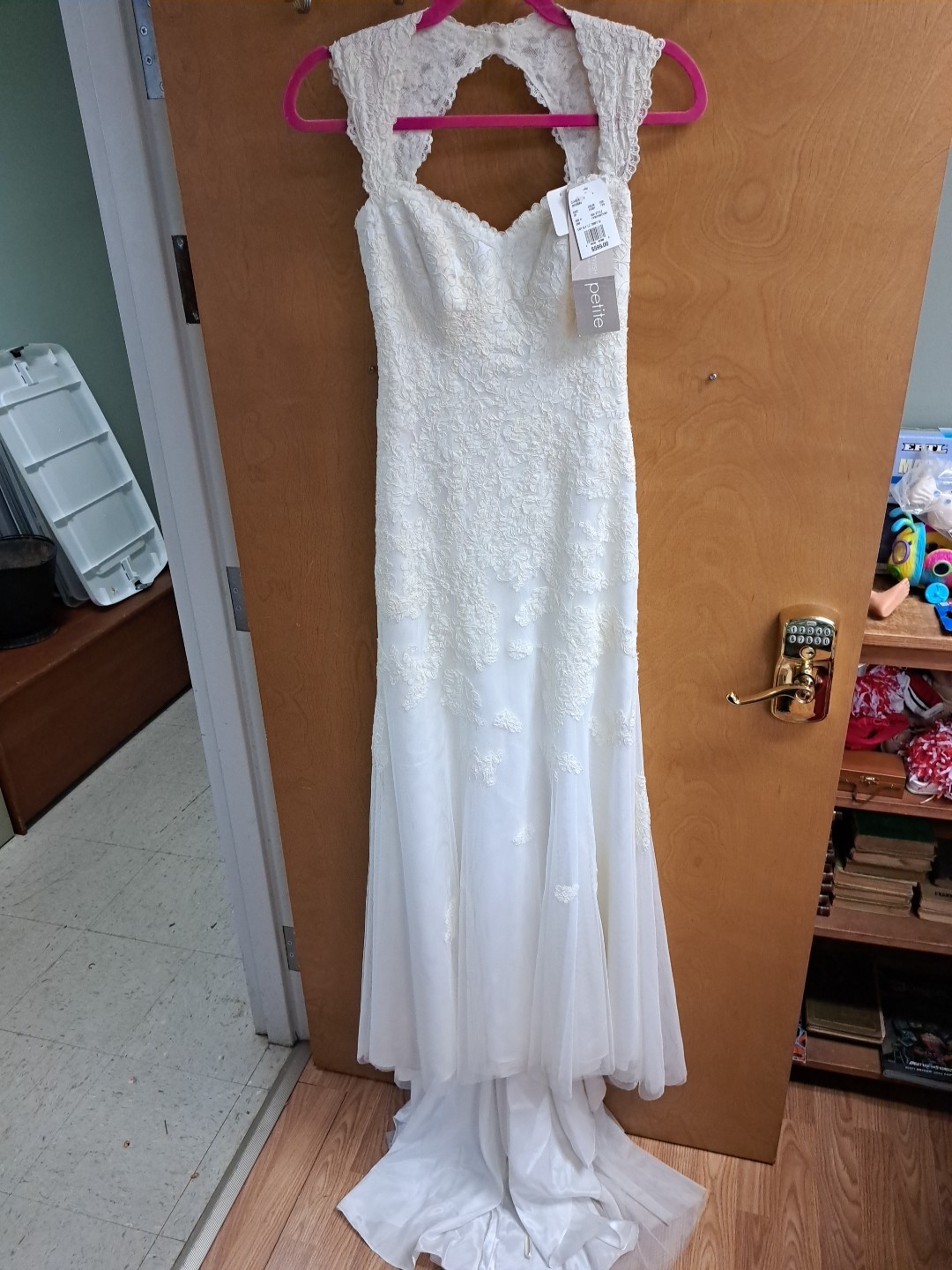 Davids Bridal Wedding Dress Galina Signature Sophisticated & Stylish, Petite 0P