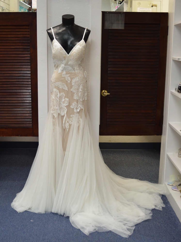 WILLOWBY BY WATTERS HOLDEN 5600R BRIDAL GOWN WEDDING DRESS IVORY MULT SIZES