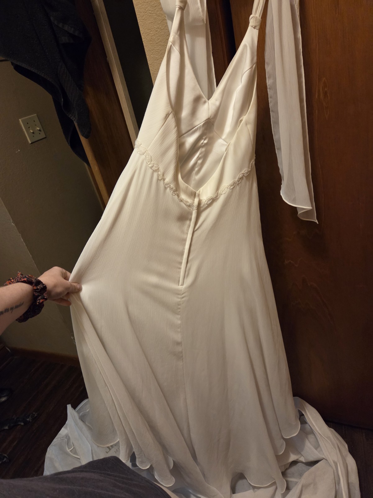 David’s Bridal Ivory Sleeveless V-Neck A-Line Chiffon Lace Gown Full-Length