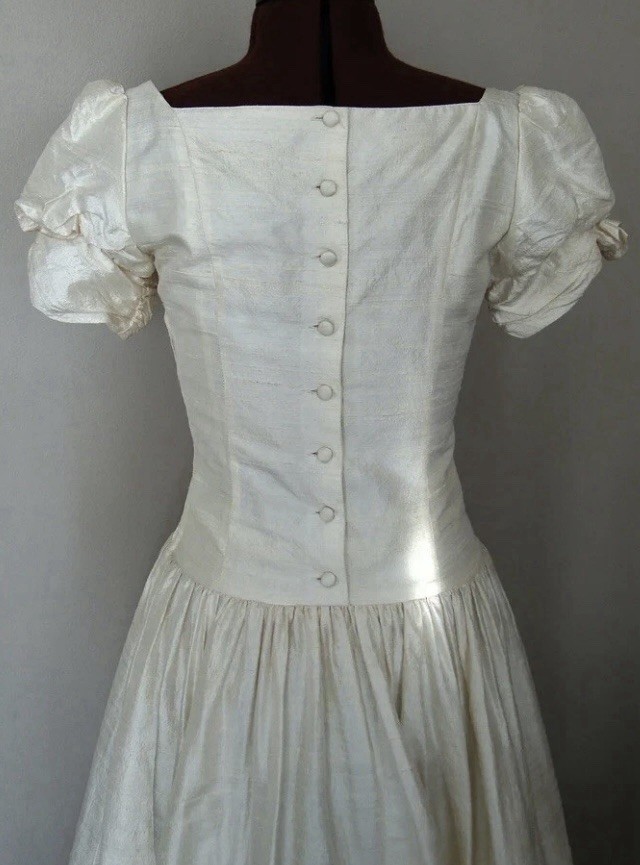 VTG Laura Ashley Ivory Silk Rosettes & Lace Wedding Dress 36 Bust 30 waist 10