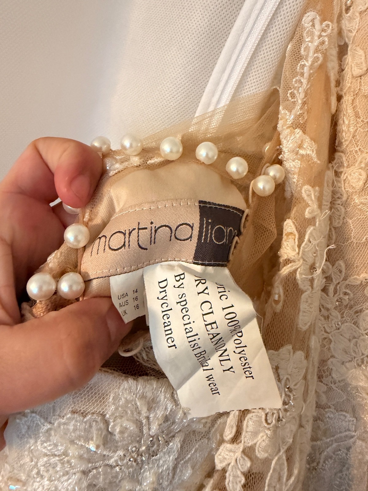 Martina Liana Wedding Dress Size 14, Never Altered Gorgeous lace, sample dress