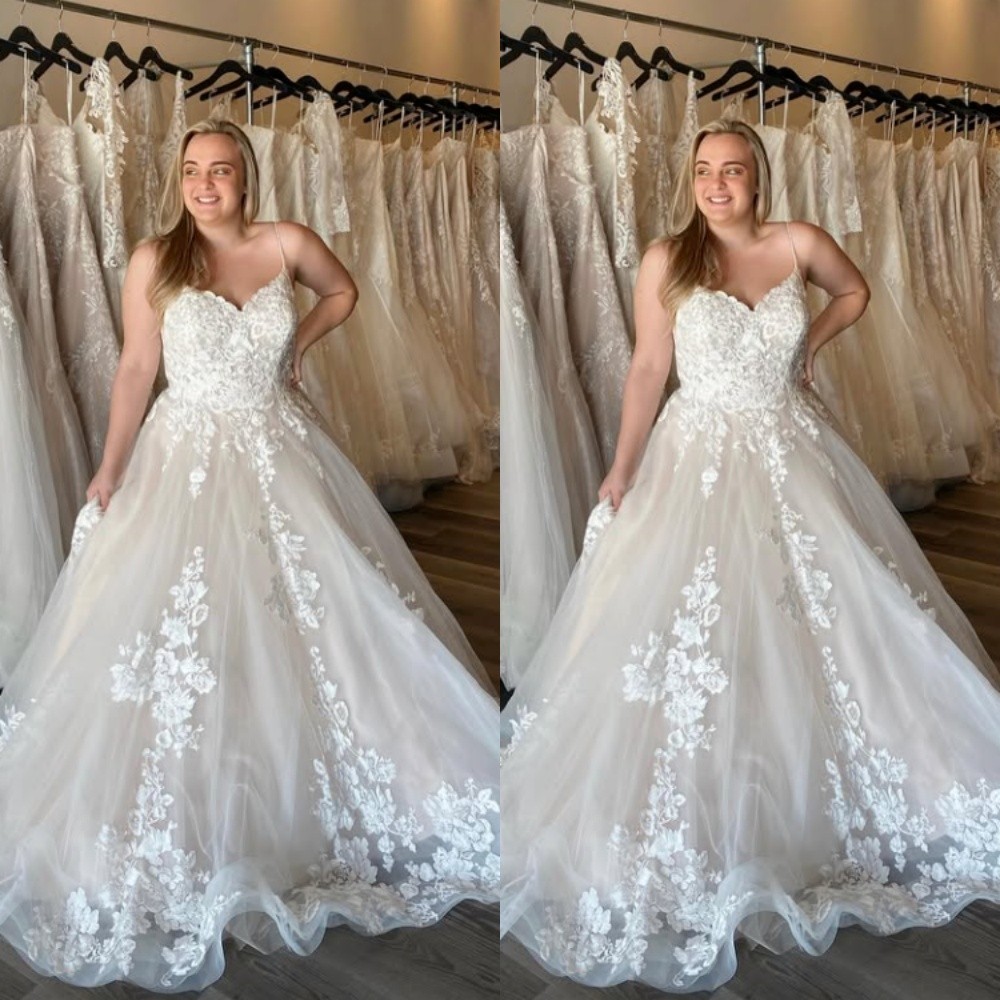 Boho Wedding Dresses Spagehtti Straps Lace Appliques Beach Bridal Gown