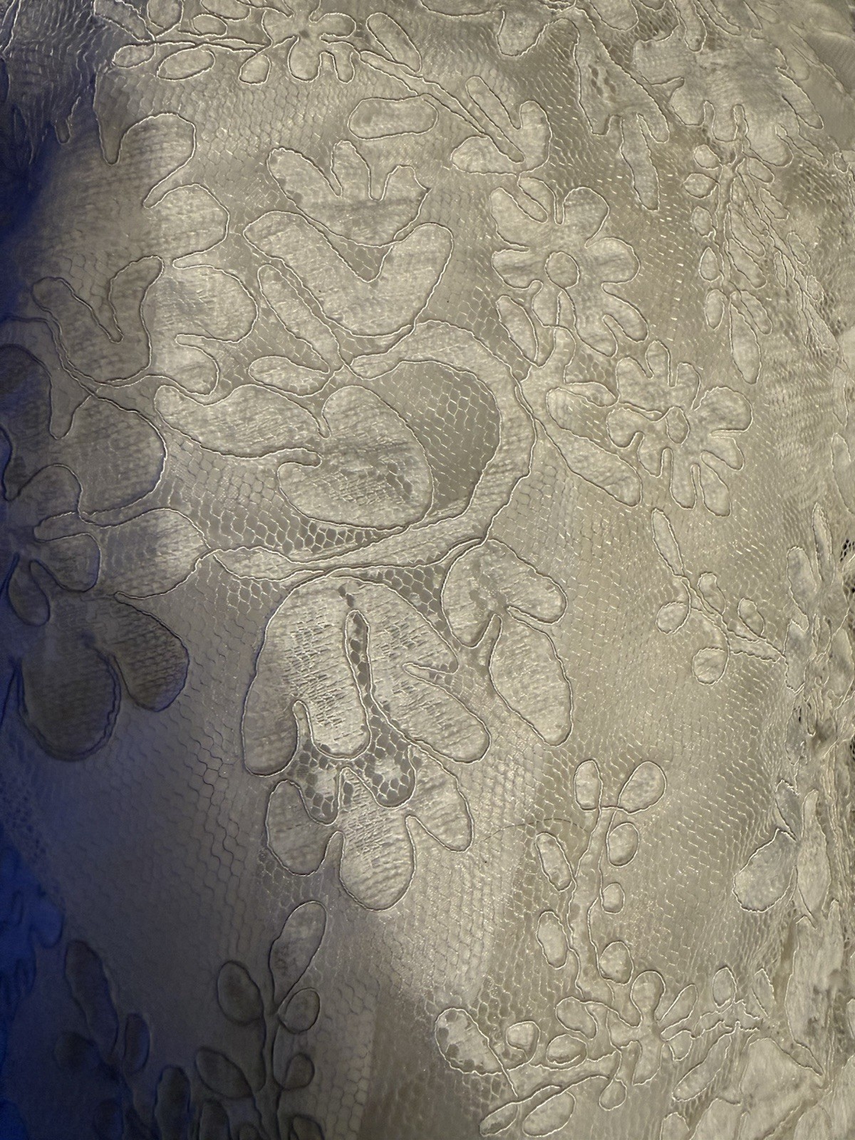 White Lace Wedding Gown Size 18 with Cinch Buttons Short Train Hem Scallop