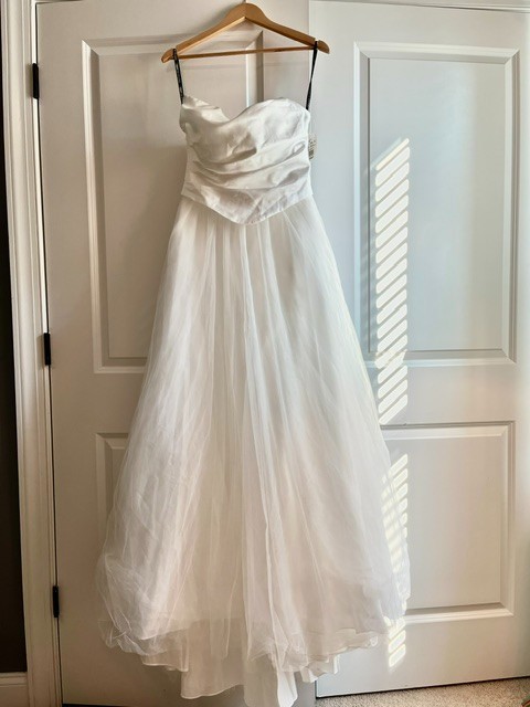 David’s Bridal Strapless Satin and Tulle Ball Gown Size 4 Soft White