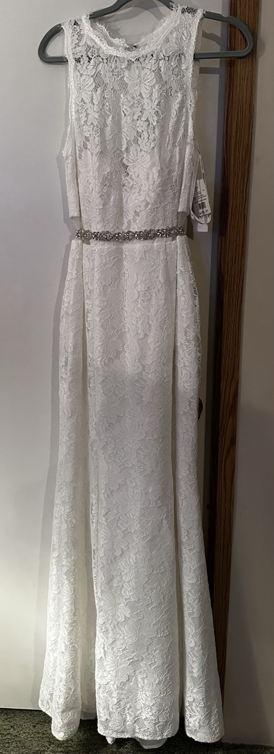 DB Studio Ivory Lace V-Neck Sleeveless Full-Length Wedding Dress 10 Beaded