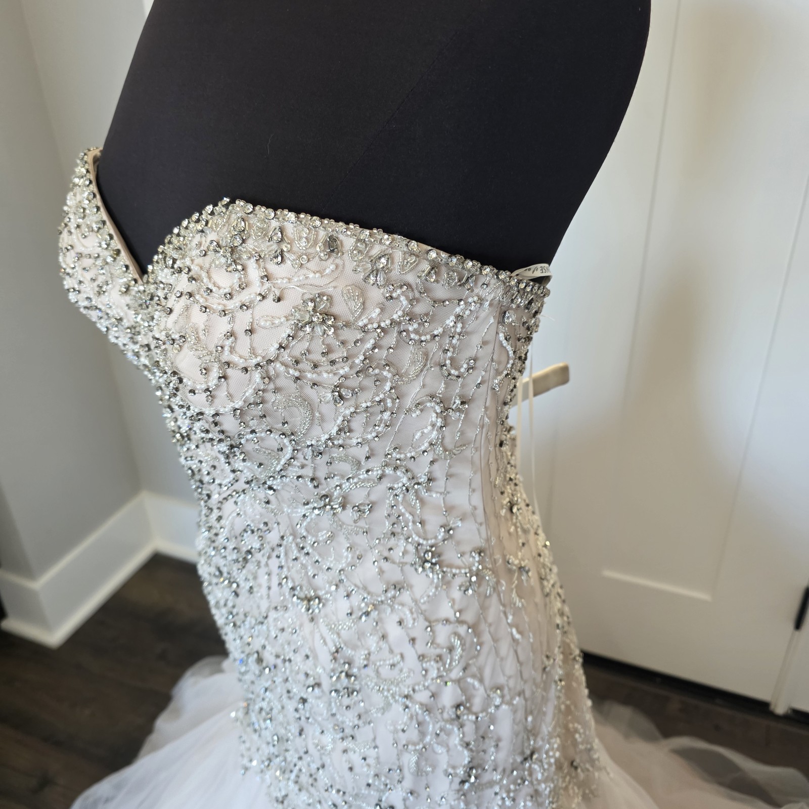 Essense of Australia Sample Wedding Dress D2195 Mermaid Sweetheart Beaded 14