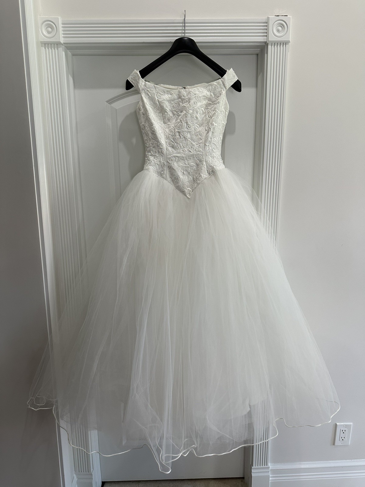 Brand New Unused MoriLee Wedding Gown Style 6011 No 39 /Size 8, Unaltered